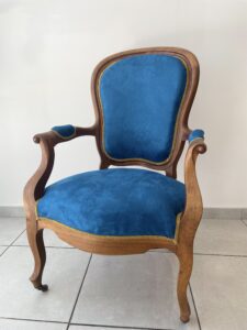 Fauteuil cabriolet restauré par AC Restaure – tapissier d’ameublement.